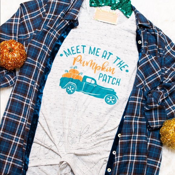 Meet Me At The Pumpkin 🎃 Patch Tee Shirt - Picture 1 of 2